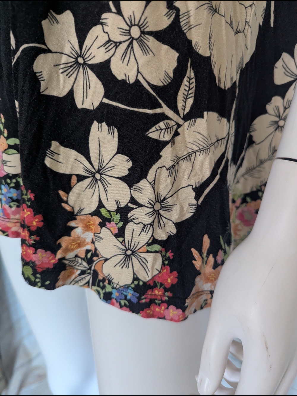 Johnny Was Black V-Neck Floral Short Sleeve Top - Picture 4 of 7